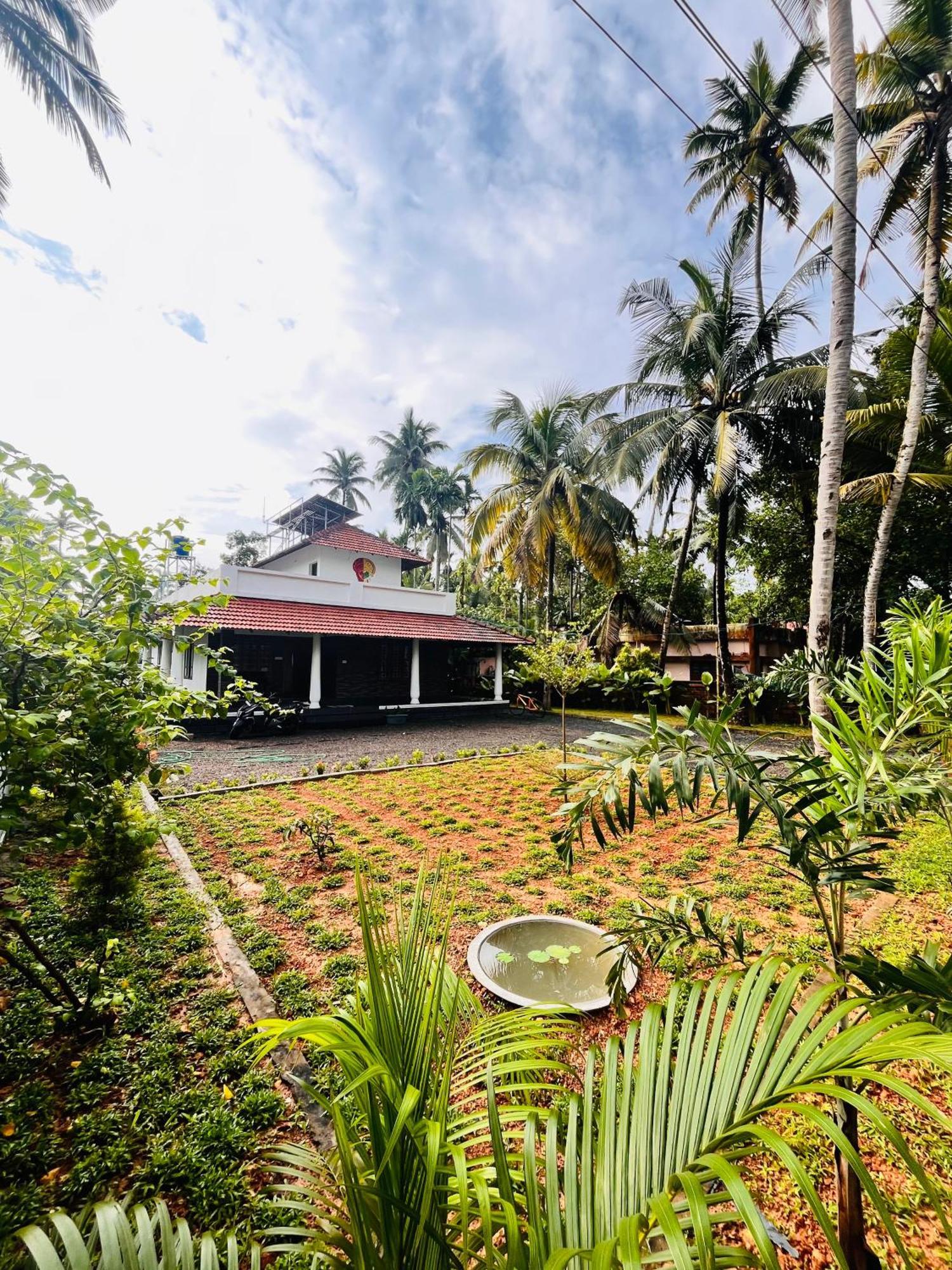 Riverrootsstays Mundrothuruth Buitenkant foto
